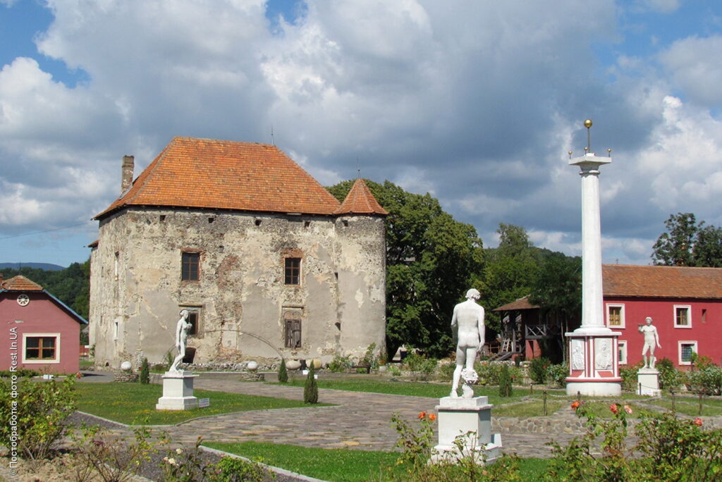 Чинадіївський замок, він же Сент-Міклош