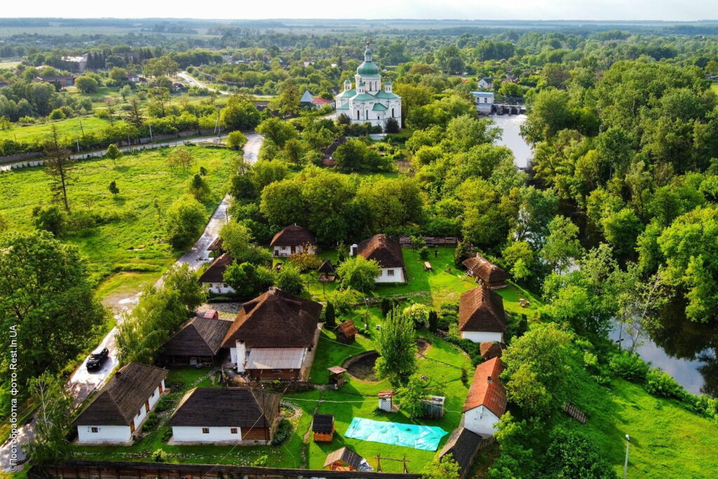 Село Великі Сорочинці