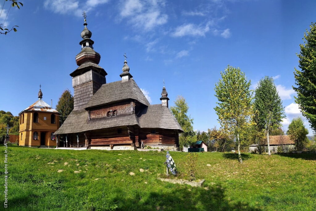 Дерев’яна Михайлівська церква у Сваляві